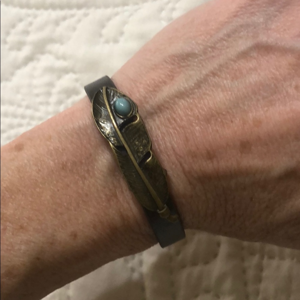 Leather snap bracelet